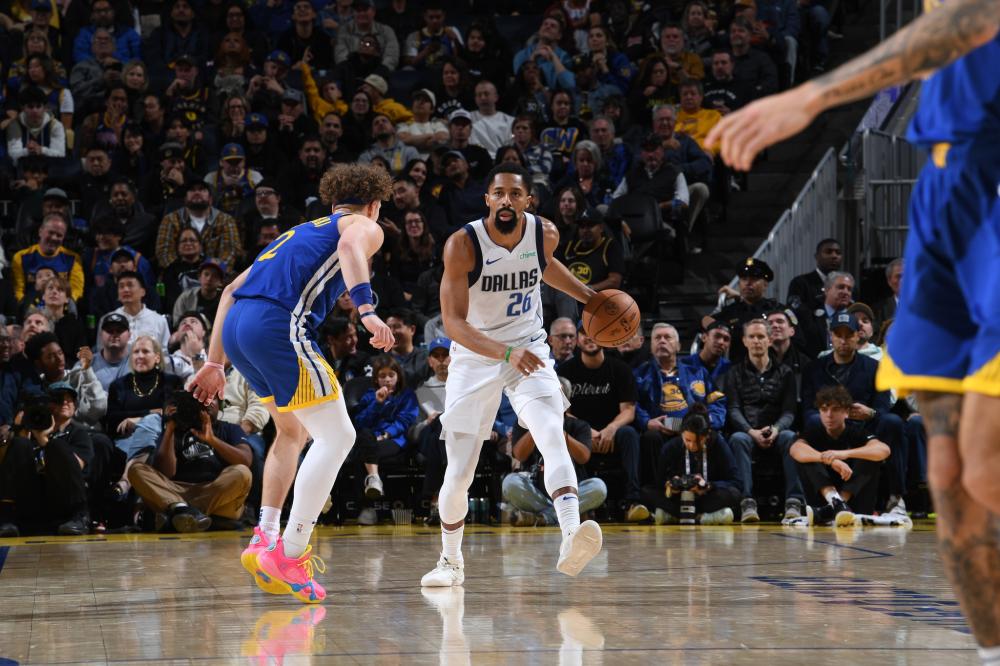 利亚高举高 利亚高举高