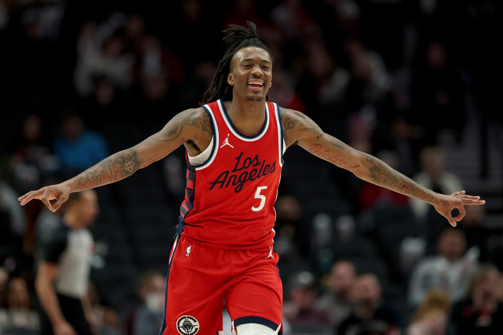 体育中超：武汉三镇2-0浙江队 重返积分榜首夺冠在望